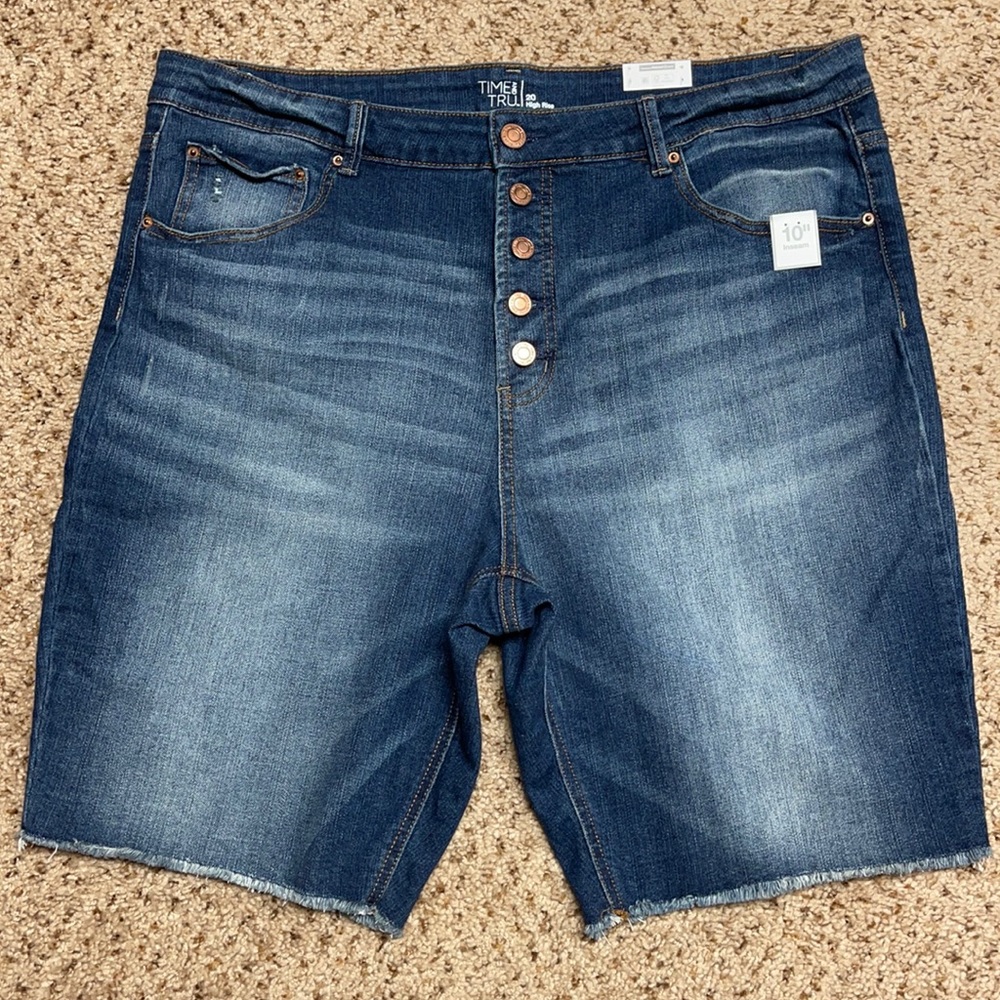 Time and Tru relaxed fit high rise Bermuda shorts